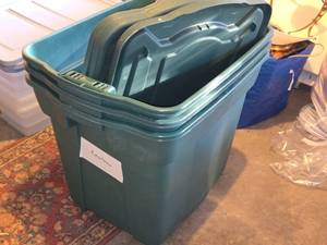 lot 614 image: Lot of (3) Rubbermaid Plastic Storage Bins with Lids 23 x 17 x 18