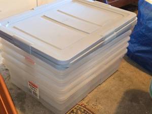 lot 615 image: Lot of (5) Rubbermaid Plastic Storage Bins with Lids 23 x 16 x 6