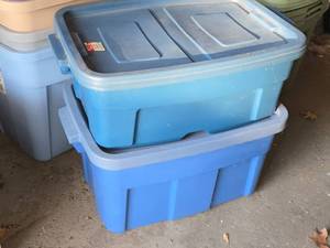 lot 618 image: Lot of (2) Rubbermaid Plastic Storage Bins with Lids One is 24x16x9, One is 24x16x12