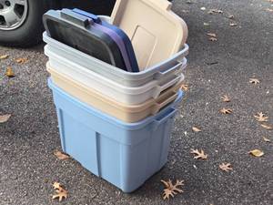 lot 620 image: Lot of (4) Plastic Storage Bins with Lids 24 x 15 x 16