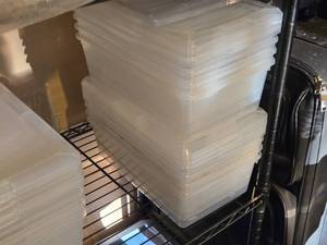 lot 634 image: Lot of (8) Plastic Storage Bins with Lids 13 x 8 x 4