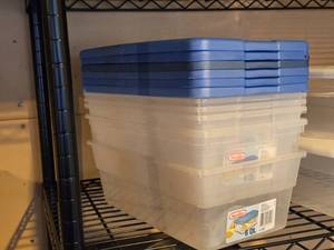 lot 636 image: Lot of (6) Plastic Storage Bins with Lids 12 x 8 x 4