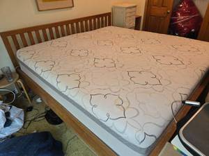 lot 662 image: King Size Oak Wood Bed Frame