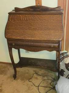 lot 666 image: Vintage Wood Desk