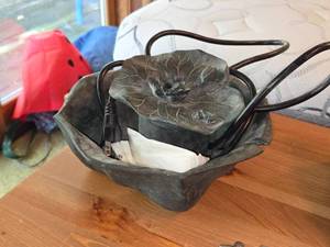 lot 673 image: Hen Feathers theme Decorative Fountain