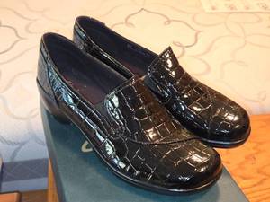 lot 677 image: Clarks Ladies Shoes Size 9 12M