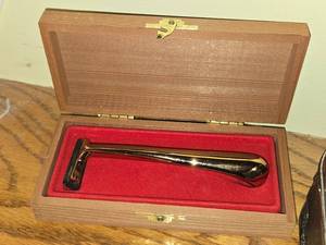 lot 680 image: Vintage Barbershop Razor with Wooden Case