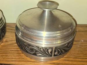lot 687 image: Vintage Pewter Jewelry Box
