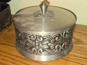 lot 685 image: Vintage Pewter Jewelry Box - Repousse Box
