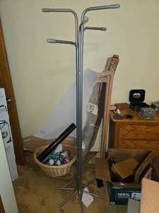 lot 689 image: 67 Metal Coat Rack