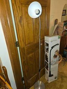 lot 691 image: 5 Standing Floor Lamp