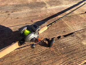 lot 121 image: OKUMA DeadEye Pro Fishing Rod with OKUMA Cold Water Baitcast Reel