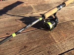 lot 122 image: G-LOOMIS E6X Fishing Rod with SHIMANO Sustain 2500FG Reel