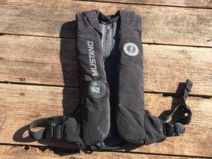 lot 142 image: MUSTANG Survival Adult Universal Inflatable PFD
