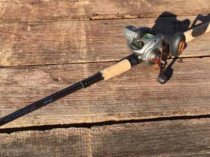 lot 153 image: OKUMA DeadEye Fishing Rod with OKUMA Baitcast Reel