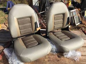lot 176 image: Pair TEMPRESS Authentic High Back Boat Seats - Like New