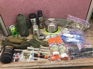 lot 198 image: Group BugoutCampingHunting - AccessoriesEquipment