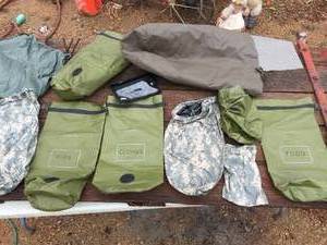 lot 199 image: Group BugoutCampingHunting - Supplies Carry Bags