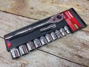 lot 234 image: HUSKY 12 Dr SAE Socket Set