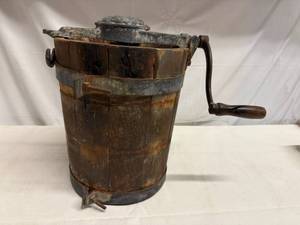 lot 32 image: Vintage The New Artic Ice Cream Maker