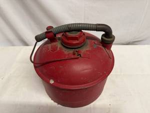 lot 43 image: Eagle Gas Can