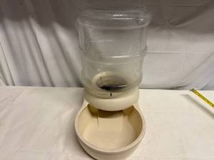 lot 46 image: Pet Watering Bowl