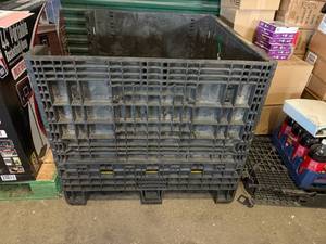 lot 69 image: Large Plastic Pallet Box -See Photos