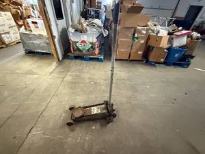 lot 75 image: 2 Ton Jack
