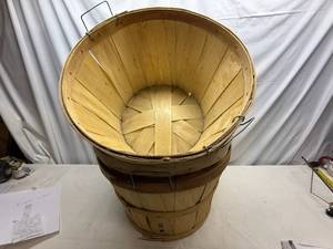lot 80 image: 3x Bushel Baskets