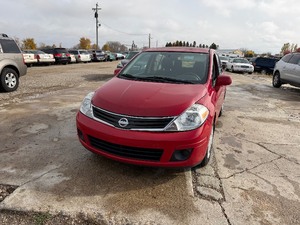 lot 11 image: 2012 Nissan Versa