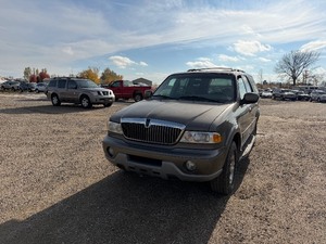 lot 13 image: 2001 Lincoln Navigator