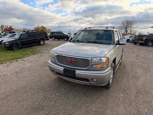 lot 6 image: 2004 GMC Yukon Denali