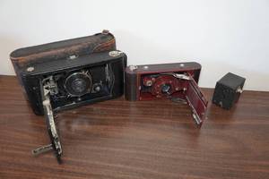 lot 24 image: Antique Cameras