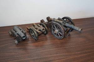 lot 38 image: 3 Desktop Cannons