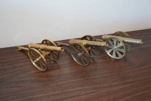 lot 39 image: 3 Desktop Cannons
