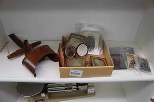 lot 368 image: Antique Photos and Picture Viewer