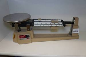 lot 367 image: Triple Beam Balance Scale