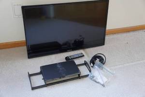 lot 178 image: Samsung 32 Flat Screen TV