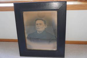 lot 179 image: Framed Antique Photograph