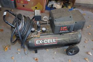 lot 214 image: Ex-Cell 8 Gallon Air Compressor