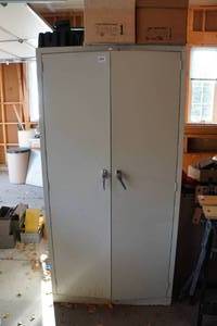lot 380 image: Metal Cabinet with Contents - Casters, Tools