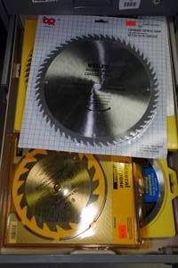 lot 71 image: Contents of Drawer - Saw Blades