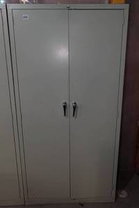 lot 116 image: Metal Cabinet with Key