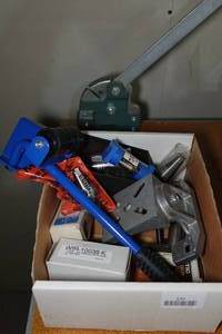 lot 132 image: Tools - Roller, Brushes, 4-in-1 Tool