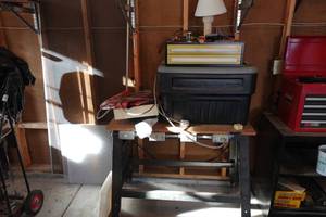 lot 224 image: Workstation with Contents - Tool Box, Plastic Tote