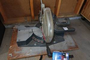 lot 219 image: Sears Craftsman 10 Compound Miter Saw