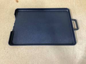 lot 301 image: Kitchen HQ Cast Iron NS Baker L 18 x W 13 x H 1 (Handle Is Broken)