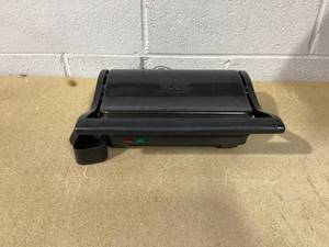 lot 334 image: Wolfgang Puck Panini MakerMultipurpose Grill Black