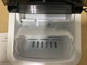 lot 473 image: Specilite Portable Nugget Ice Maker