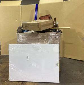 lot 801 image: Wholesale Pallet of Miscellaneous Items